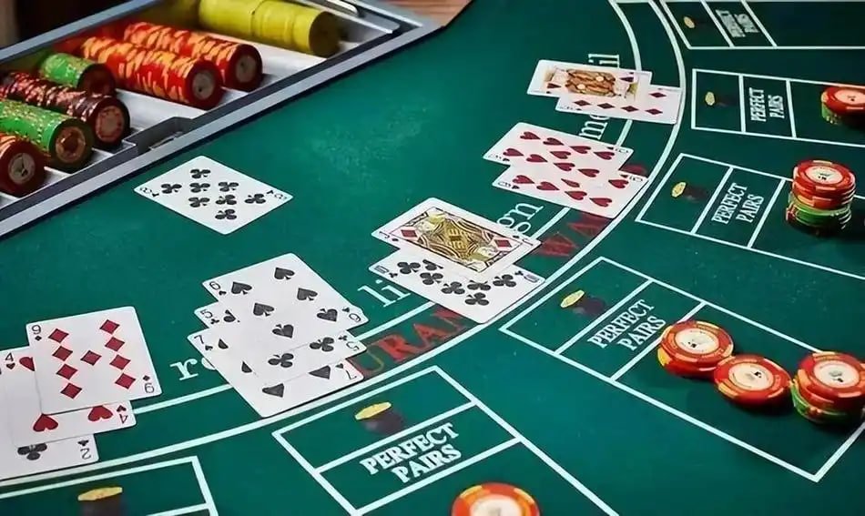Antarmuka Demo Game gelastogel menampilkan pilihan permainan slot dan pasar simulasi dengan saldo virtual